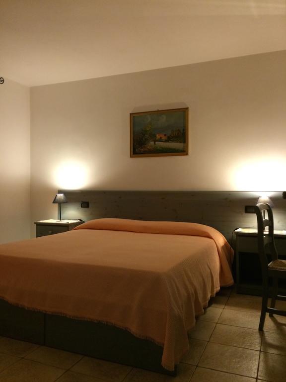 Rosarancio Acomodação com café da manhã Bassano del Grappa Quarto foto